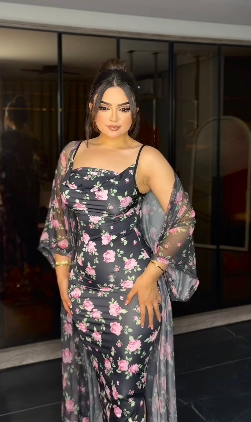 Cashmere rose printed with a rose printed robe