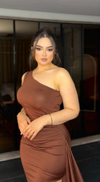 One-shoulder dress