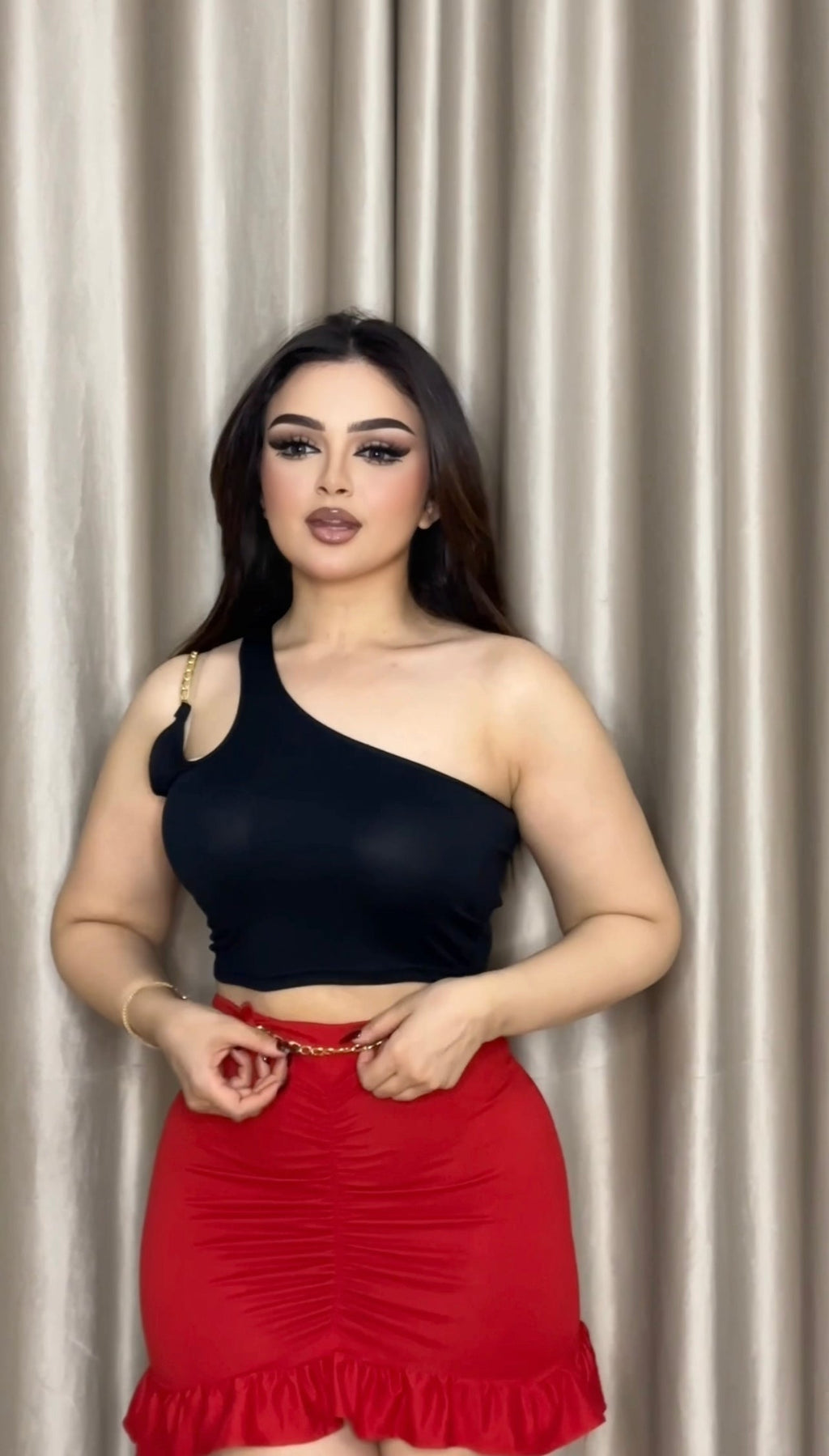 Red skirt set with chain