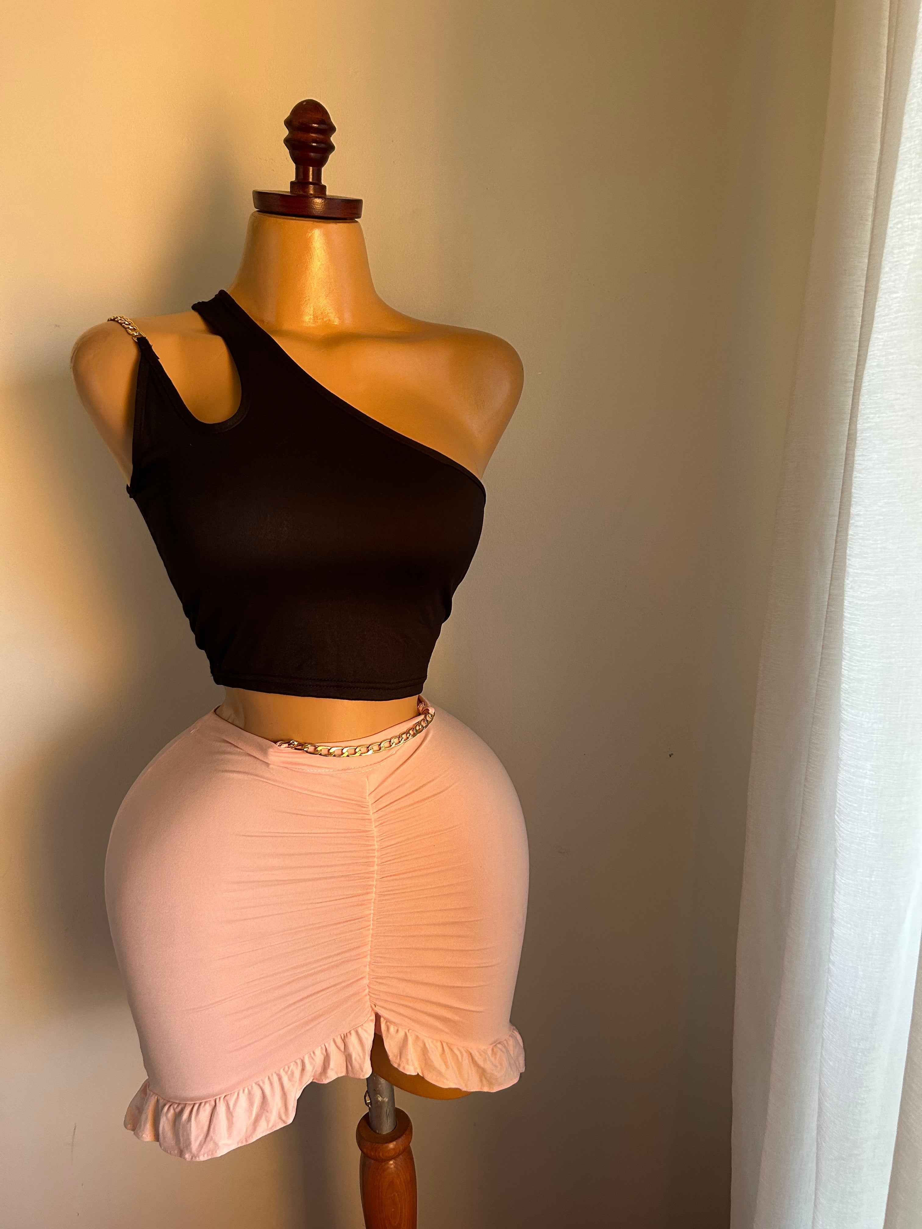 Red skirt set with chain